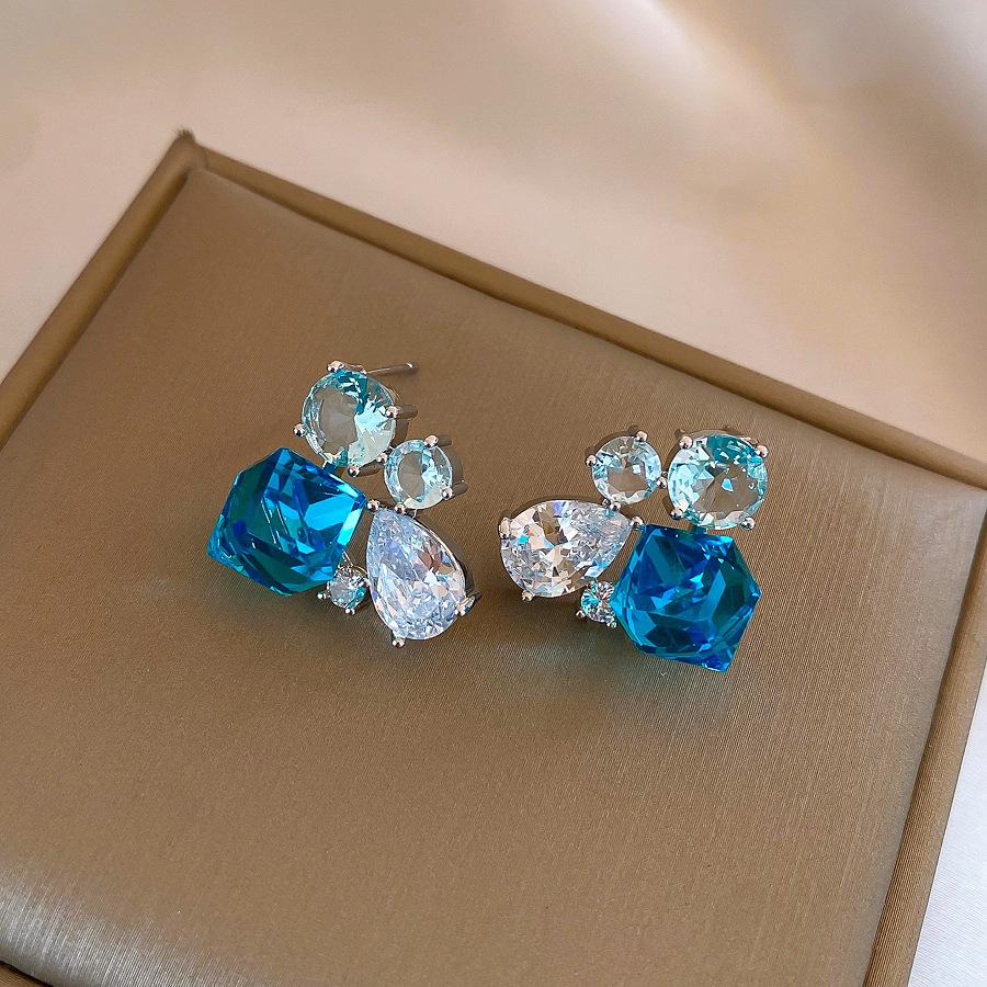 Французские изысканные трехмерные квадратные серьги-гвоздики в форме капли воды, модные серьги.