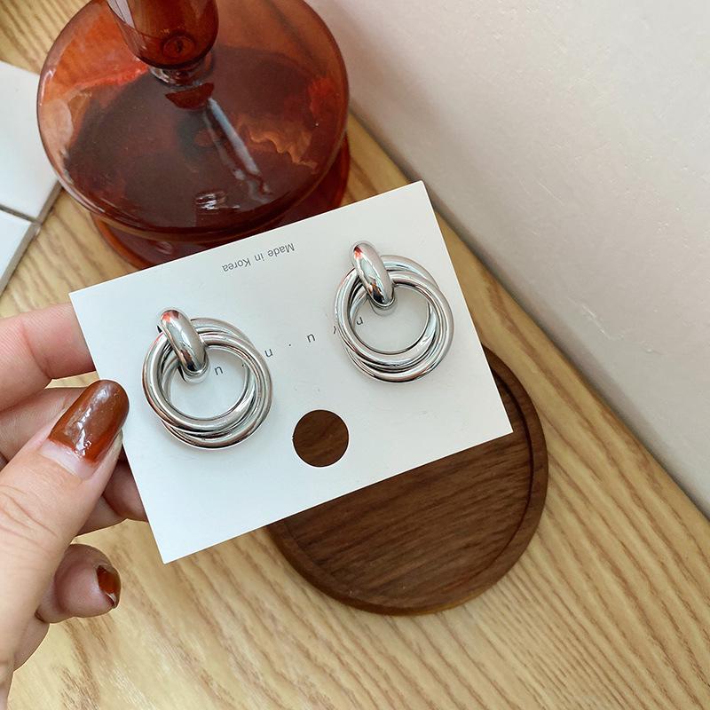 Korean Retro Minimalist Hoop Earrings for Women - High-End Cool Niche Style Ear Jewelry