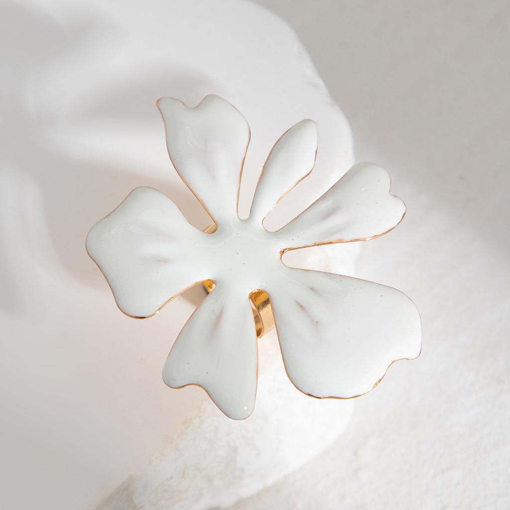 Elegant Big White Flower Adjustable Ring for Women Vintage Petals Open Chunky Exaggerated Finger Ring Bridal Wedding Jewelry