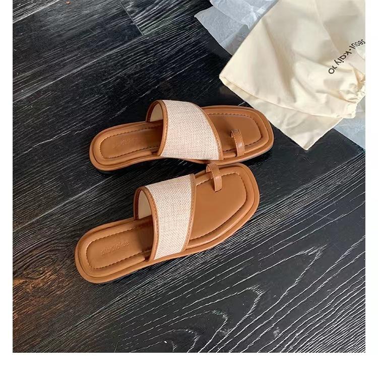 Spot second hair square head toe flat bottom slippers women's outer wear straw splicing small fragrant sandals 2025 summer new