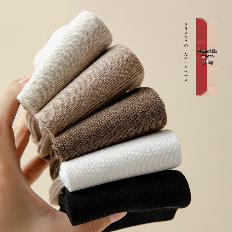 Women's Mid-Calf Solid Color Cotton Socks - Anti-odor, Thin, Warm, Black & White, Suitable for Spring, Summer, and Autumn.