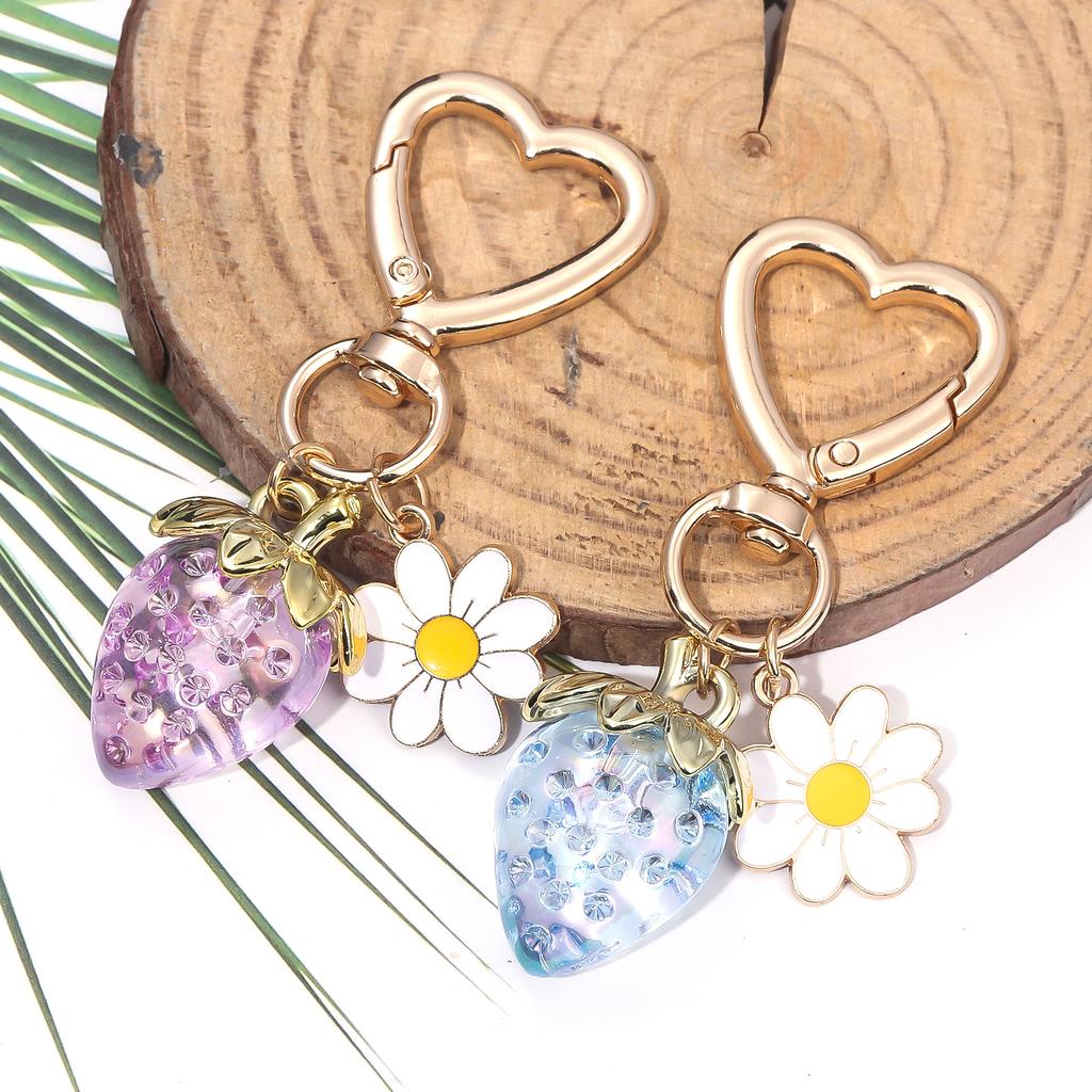 Cute Strawberry White Daisy Keychain Y2k Fruit Kawaii Heart Flower Keyring Backpack Pendant Men Women Jewelry Gifts