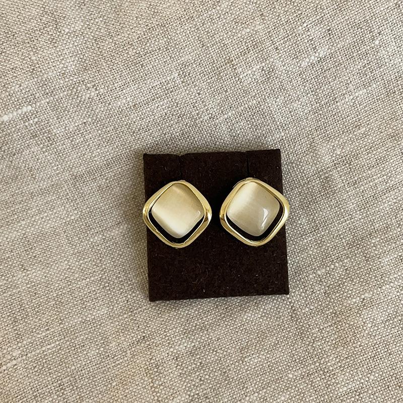 High Sense Geometric Gold Opal Stud Earrings Women'S Simple Personality Fashion Temperament Commuter Versatile Earrings