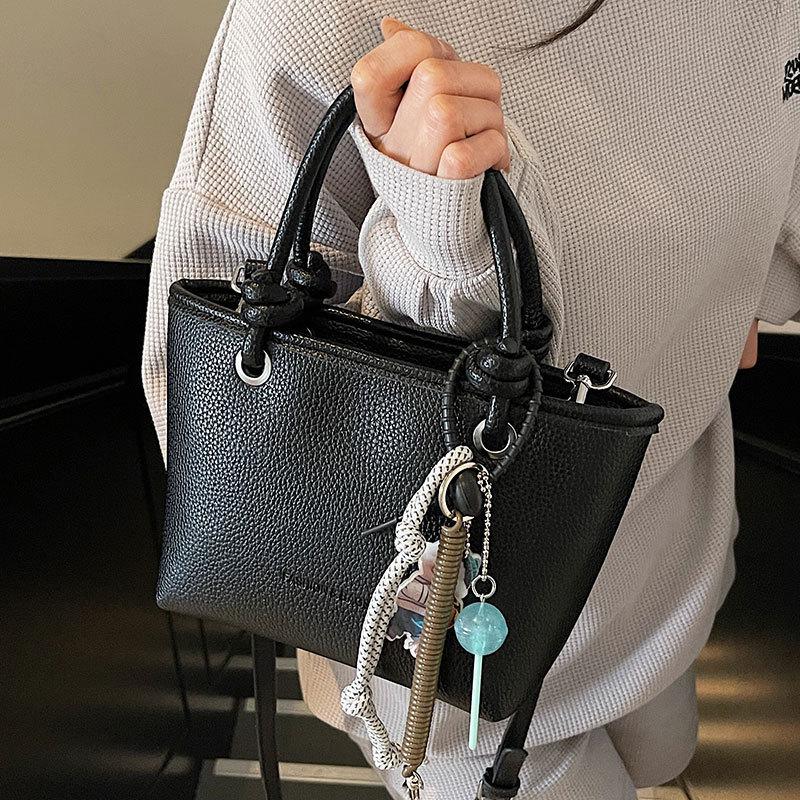 Hot-selling lychee pattern texture simple portable bucket bag Korean version casual temperament versatile commuter style messenger women's bag