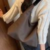Autumn and Winter New Large-capacity Simple Shoulder Bag Women's Fashion Versatile Underarm Bag Temperament Gentle Commuter Tote Bag