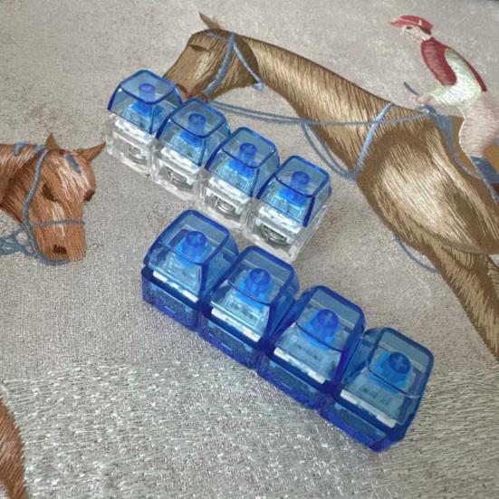 Yousheng Jucărie Fidget Tastatură cu 4 Taste cu Lumină Eliberare Stres Capac Transparent Tastatură Clicker deget Breloc Buton Decompresie Jucărie Senzorială