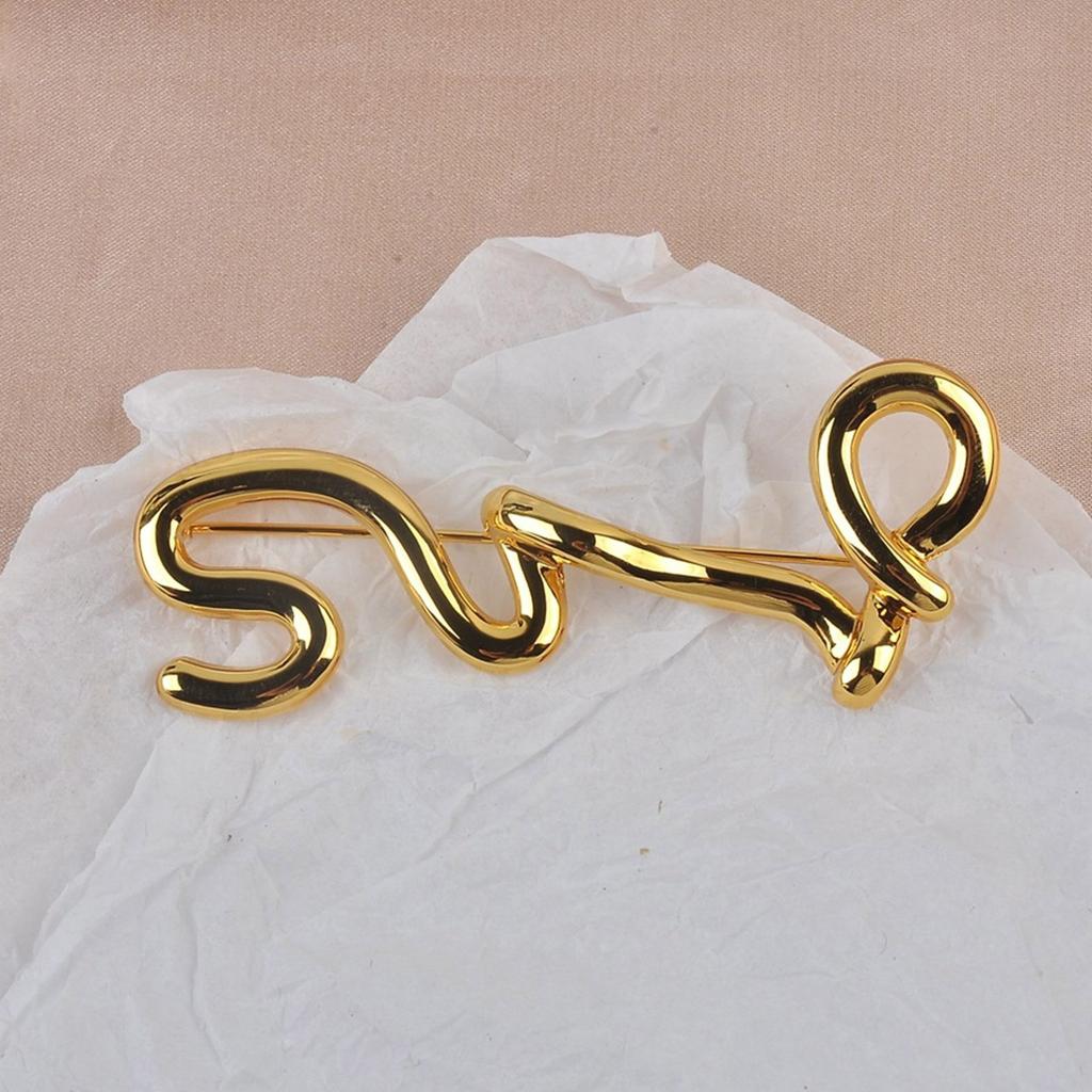 Creative Personalize Letter Brooch for Unique Styles In Various Occasions With Sturdy Alloy Materials Daily Use