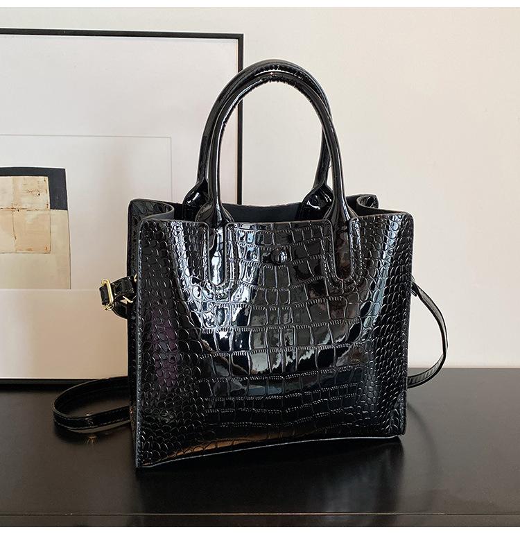 

Модная сумка-тоут портативная с узором под камень, женская новая вместительная атмосферная сумка для мамы среднего возраста, сумка-мессенджер для поездок на работу чёрный