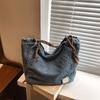 Denim-Tragetasche Damen-Umhängetasche Schülerklasse Große Kapazität Herbst und Winter Tragbare Pendlertasche Modische Eimertasche