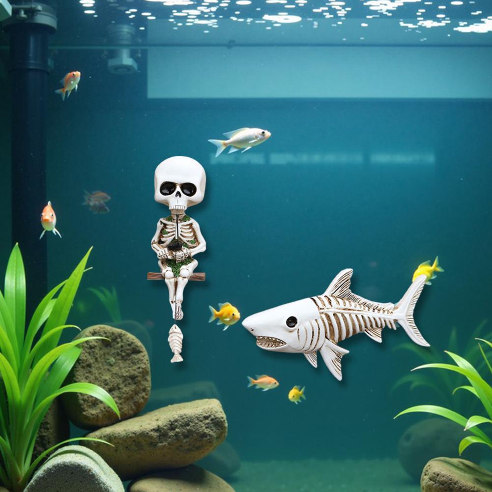 Skeleton Statue Wall Decor Resin Skeleton Fish Tank Ornament Resin Wall Decor Skeleton Angler Statue with Figurine for Halloween