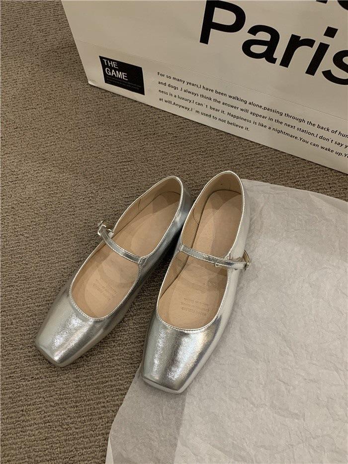 Scarpe basse a tacco spesso Mary Jane da donna con punta quadrata retrò bocca bassa versione coreana stile fata delicata nuove primavera e autunno 2024