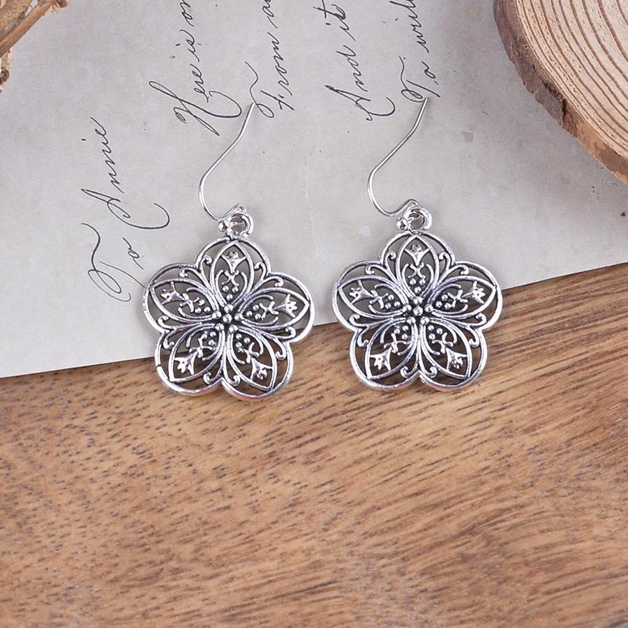 New Style Earrings, Retro Hollow Floral Pattern, Ancient Style, High-end Jewelry for Women