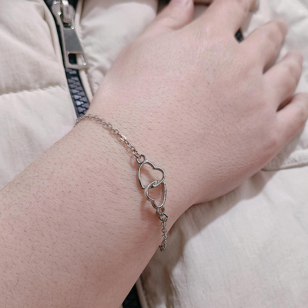 Interlocking Hearts High-End Women's Bracelet - Creative, Simple, Hollow Heart Design