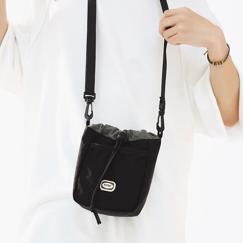 Summer canvas bucket small bag women's and women's travel backpack leisure sports messenger bag mobile phone bag