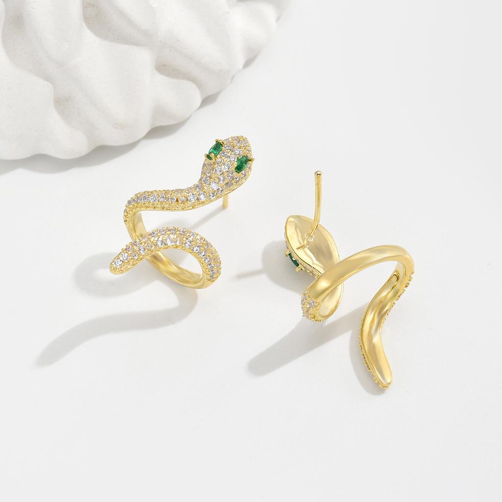 Light Luxury Niche Design, Snake Shaped Surround Earrings, Cool Style, Exotic Spirit Snake Green Eyes, Trendy and Cool