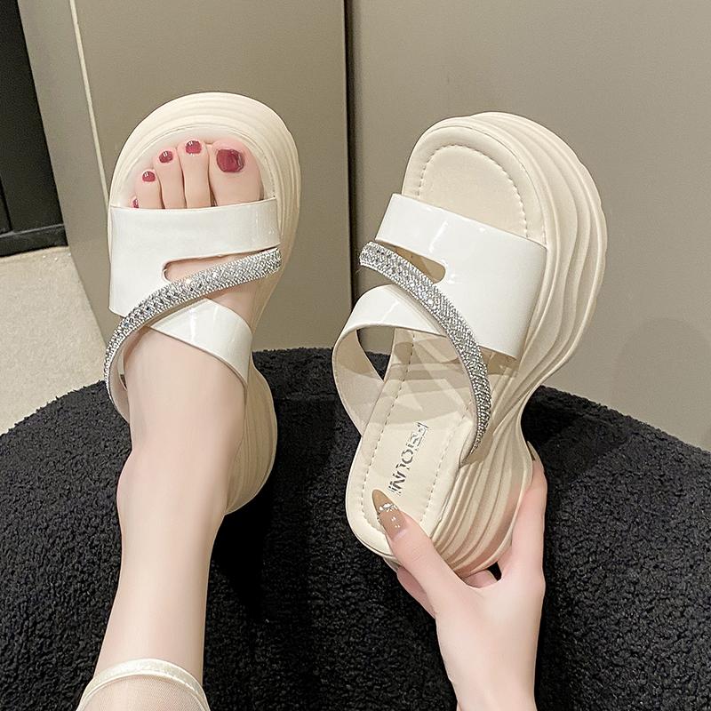 Fashion House Slippers Platform Shoes Woman 2025 Glitter Slides Heeled Mules Pantofle Jelly Summer High New Crystal Scandals Shoes Glitt