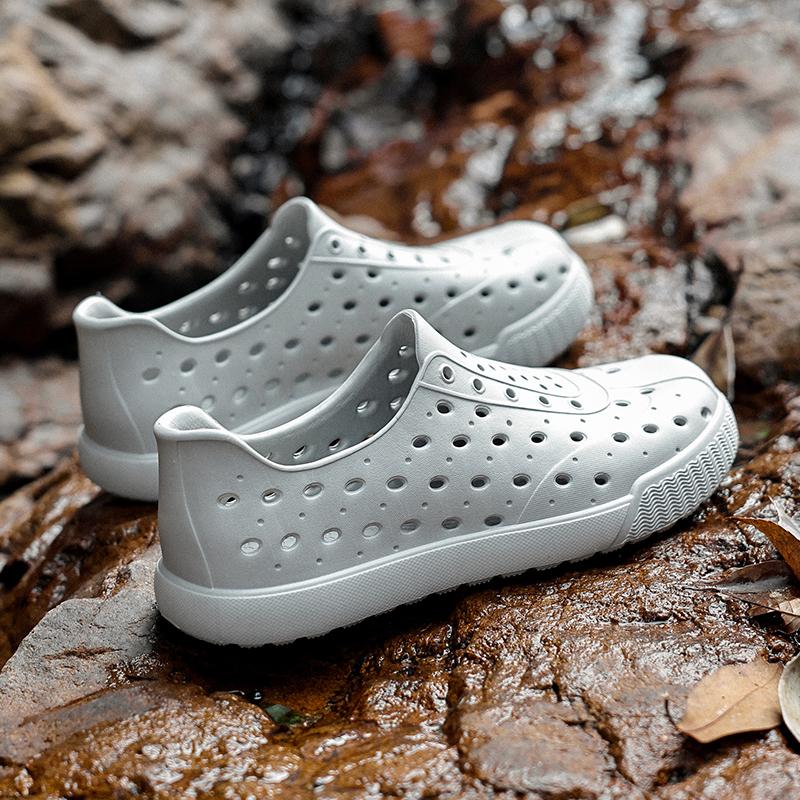 New Beach Sandals Perforated Shoes Mens Anti Slip Work Shoes Summer Garden Shoes Water Shoes Ultra Light Outdoor Walking Shoes