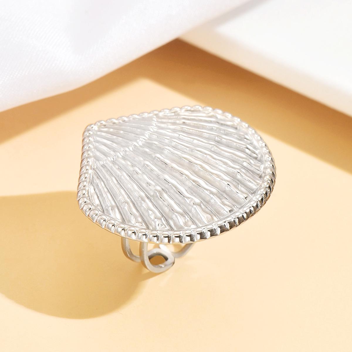 

Stainless Steel Ocean-Style Seashell Ring: Large Exaggerated Scallop Design