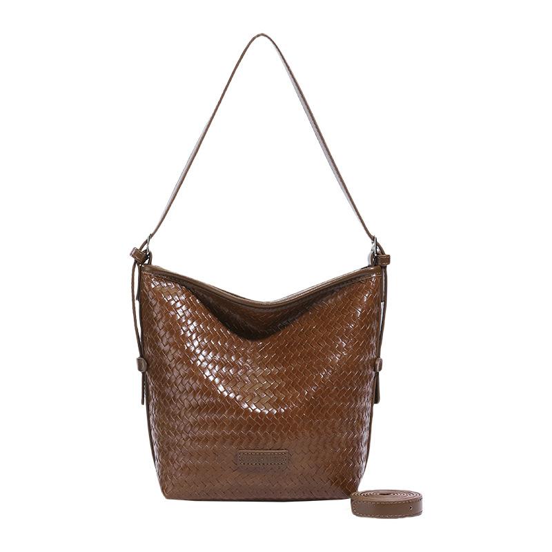

Retro woven underarm bag women s 2025 new fashion bucket bag versatile shoulder bag large capacity messenger bag