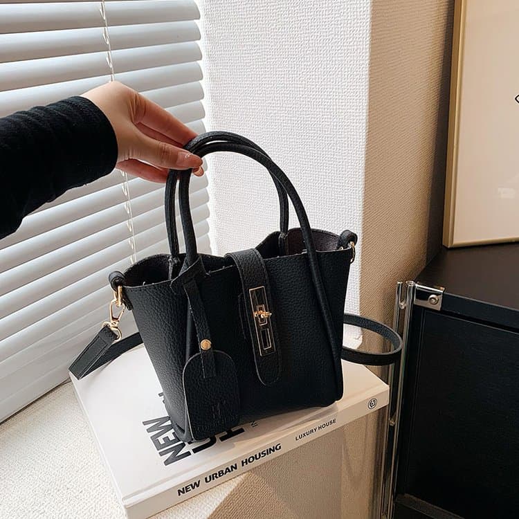 New Fashion Women's Handbag Premium Texture Messenger Bag