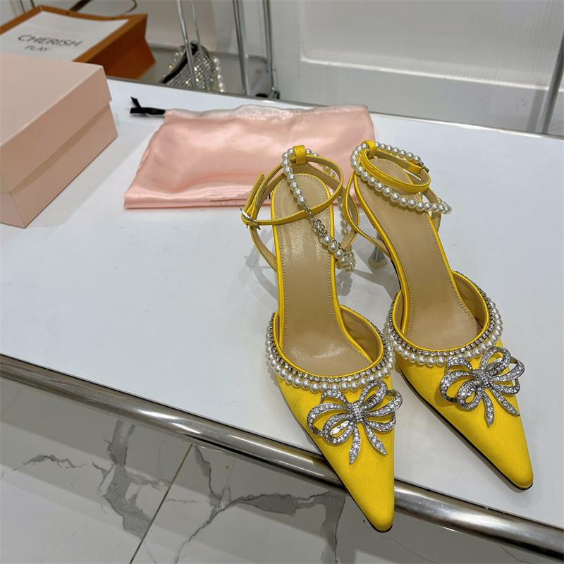 

Брендовые иллюзорные цветные сандалии с жемчужной цепочкой и стразами и бантом, новые летние женские туфли в форме чашки вина на высоком каблуке 9,5 см 38