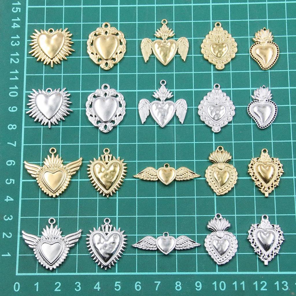 Gothic Heart Charms: Vacuum-Plated Stainless Steel Jewelry Accessories in 2 Colors and Multiple Styles for Halloween Pendants