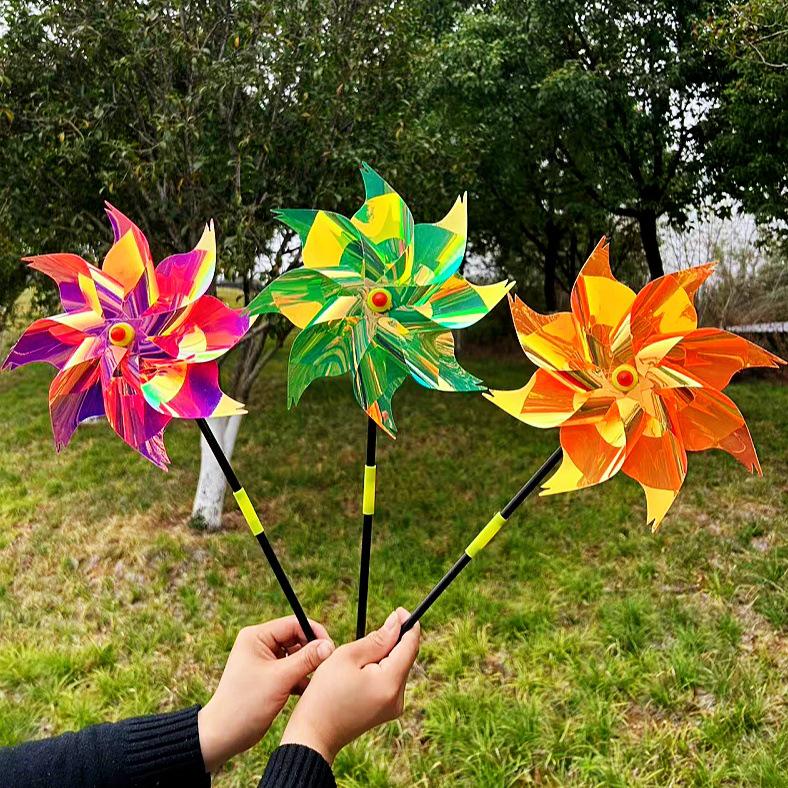Buntes Pailletten-Kinder-Cartoon-Windradspielzeug - Perfekt für Festivals und Outdoor-Spaß