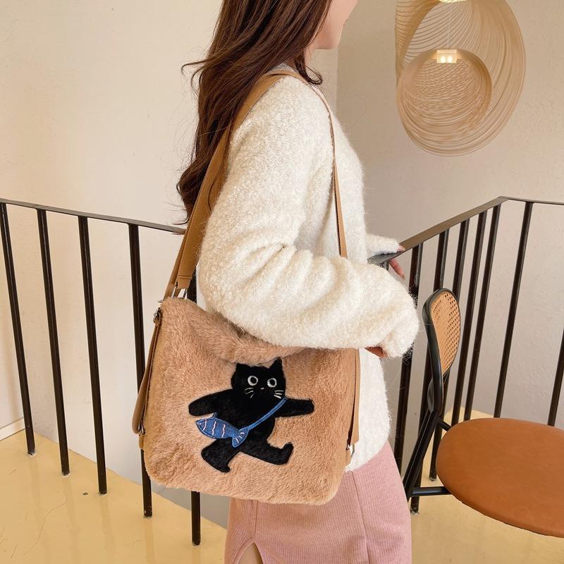 Autumn and winter plush messenger bag women's new fashion cartoon shoulder bag cute niche student backpack