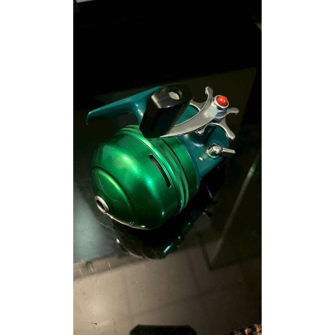 Used PENN DELUXE 420 GREEN