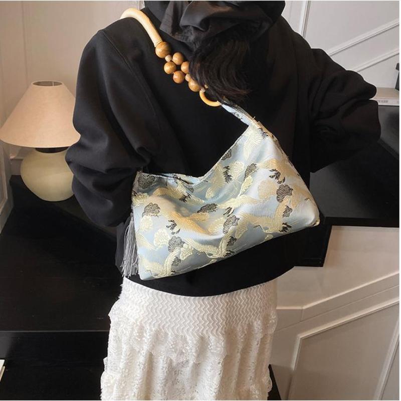 Fashion Chinese Retro Style Embroidered National Style Shoulder Bags Tassel Decoration New Women'S Handbags