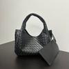 Hand-woven European and American Retro Texture Versatile Handbag Large Capacity Leisure Commuting Fashion Simple Tote Bag