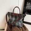 Popular large-capacity plaid tote bag women's new fashionable versatile commuter shoulder messenger bag
