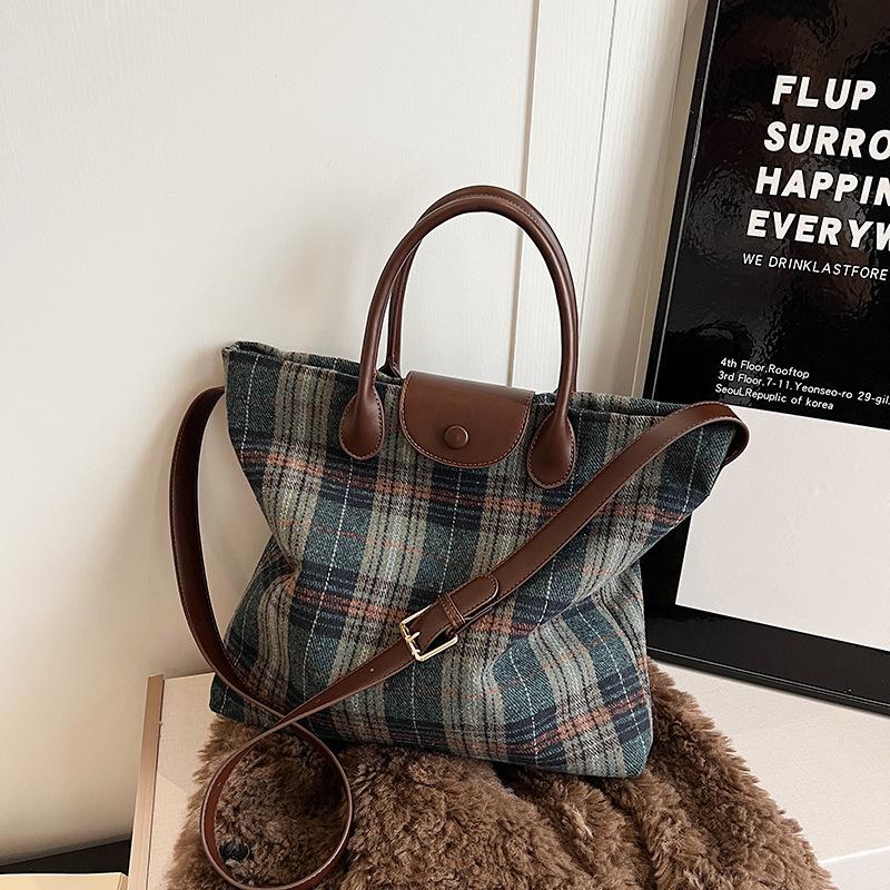 Popular large-capacity plaid tote bag women's new fashionable versatile commuter shoulder messenger bag