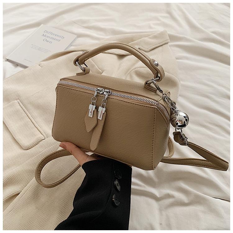 Fashionable and High-quality Handbag, Retro and Simple Boston Single-room Crossbody Small Square Bag