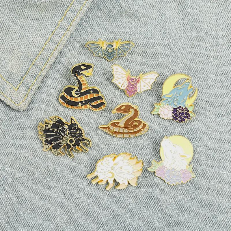 

Hot-Selling Animal Brooch: Nine-Tailed Fox, Snake, Bat Design
