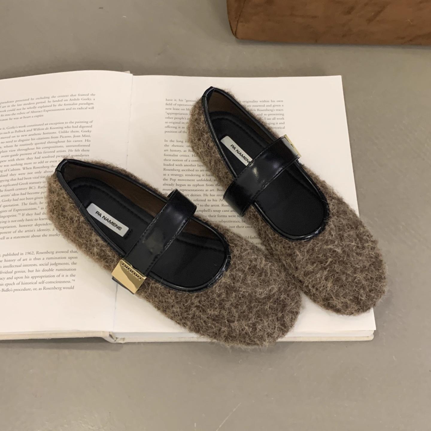 

Новые ретро туфли Suding с круглым носком и плоской подошвой, с ремешком-пряжкой, туфли Мэри Джейн, женские теплые и плюшевые, нишевые пушистые одинарные туфли 40 коричневый