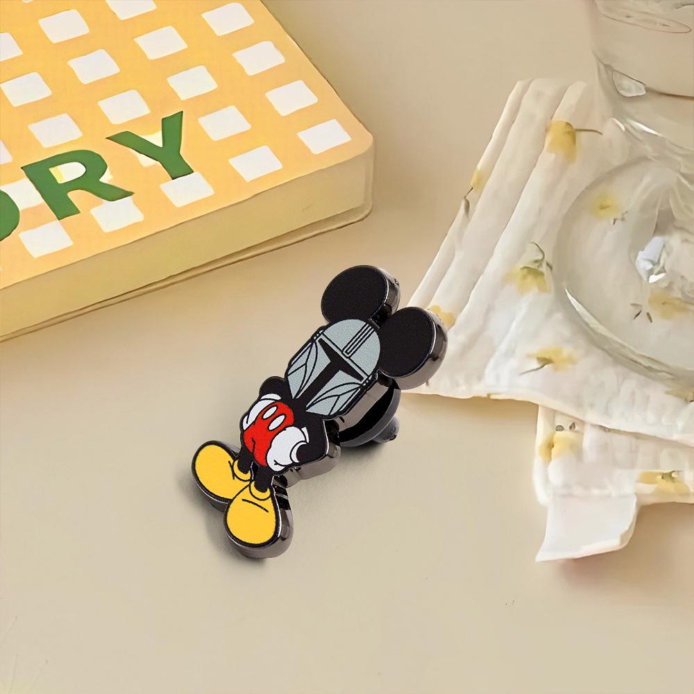 Fictional Character Badge: Sci-Fi Movie, Cartoon, & Fantasy Novelty Brooch