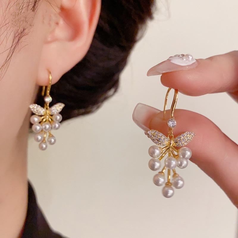 

Золотые серьги-подвески в виде бабочек с жемчугом и цирконом, нишевые серьги-крючки для ушей, универсальные изысканные модные серьги для женщин