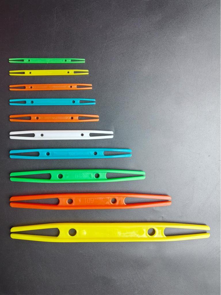 Dual-Sided Plastic Shuttle for Weaving Nets, Repairing Fishing Nets, and Multi-Purpose Line Winding Tool