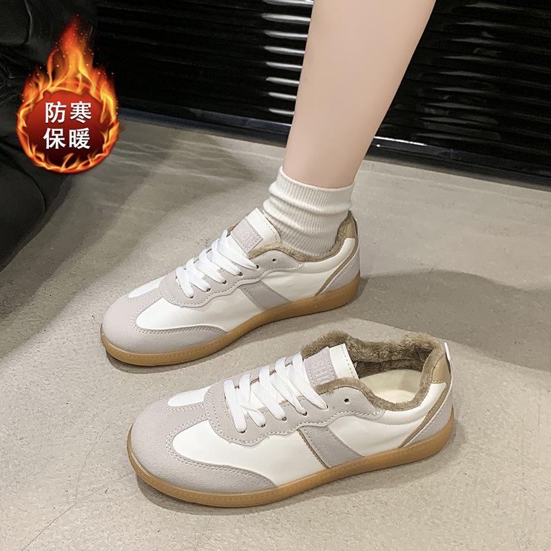 Retro large size women's shoes, new autumn and winter velvet little white shoes, women's versatile sports and leisure board shoes