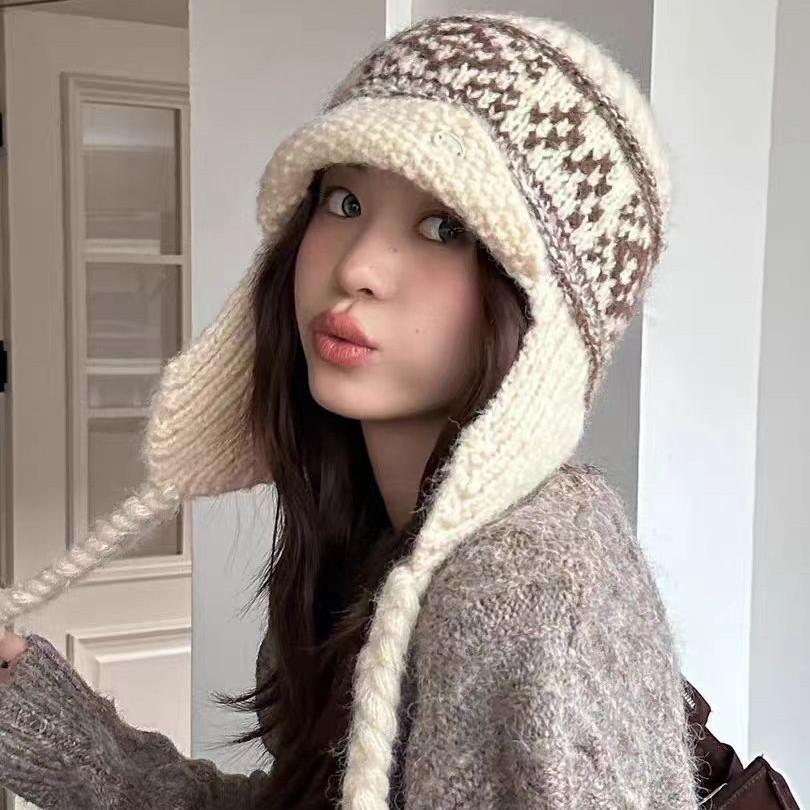 Fair Island style knitted wool hat women's autumn and winter thickened warm ear protection shows small face bag head cold hat braided hat atmosphere