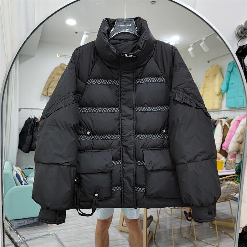 

Зимняя новая зимняя куртка-пуховик женская корейская версия с коротким воротником-стойкой и небольшой вышитой оборкой по краю куртка Tide S