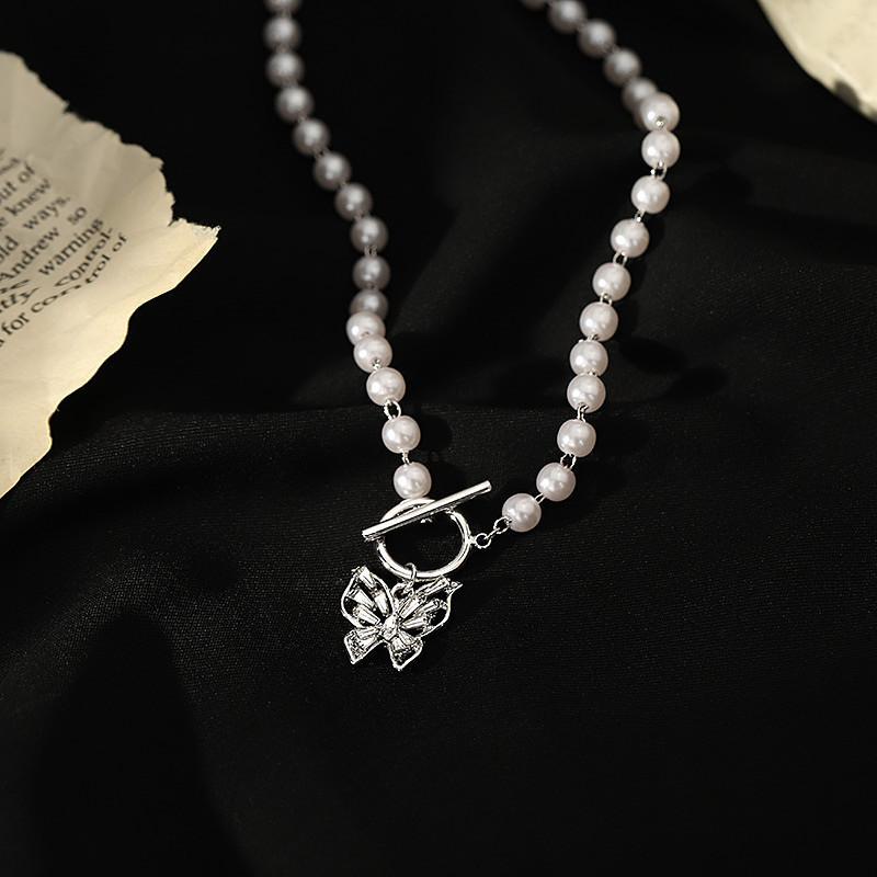 2024 Trendy Women s Rhinestone Pearl Butterfly Necklace - Light Luxury Hip Hop Style Electroplated медный