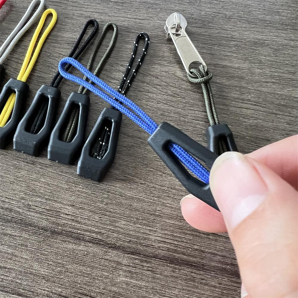 TPU No. 5 Zipper Pull: Injection-Molded Pull Tab with PVC Handle for Luggage and Clothing