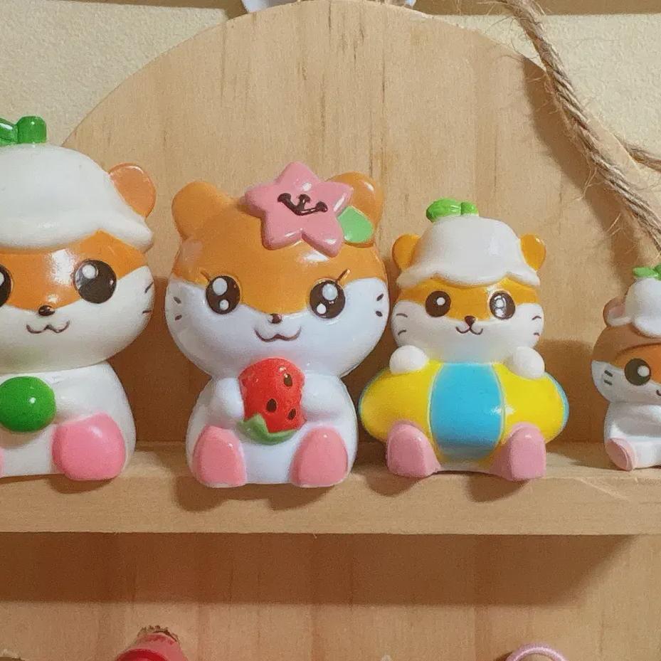 

Kuriling Figure Set