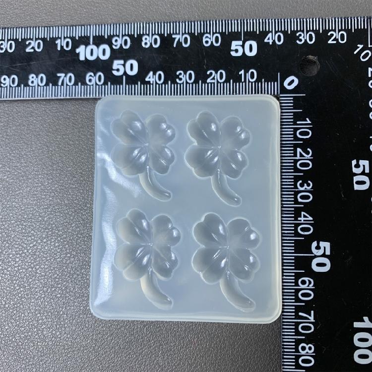 Clovers Shape Silicone Craft Mold For DIY Resin Jewelry Accessory Decorations Lucky Symbol Design Nonstick Surfaces