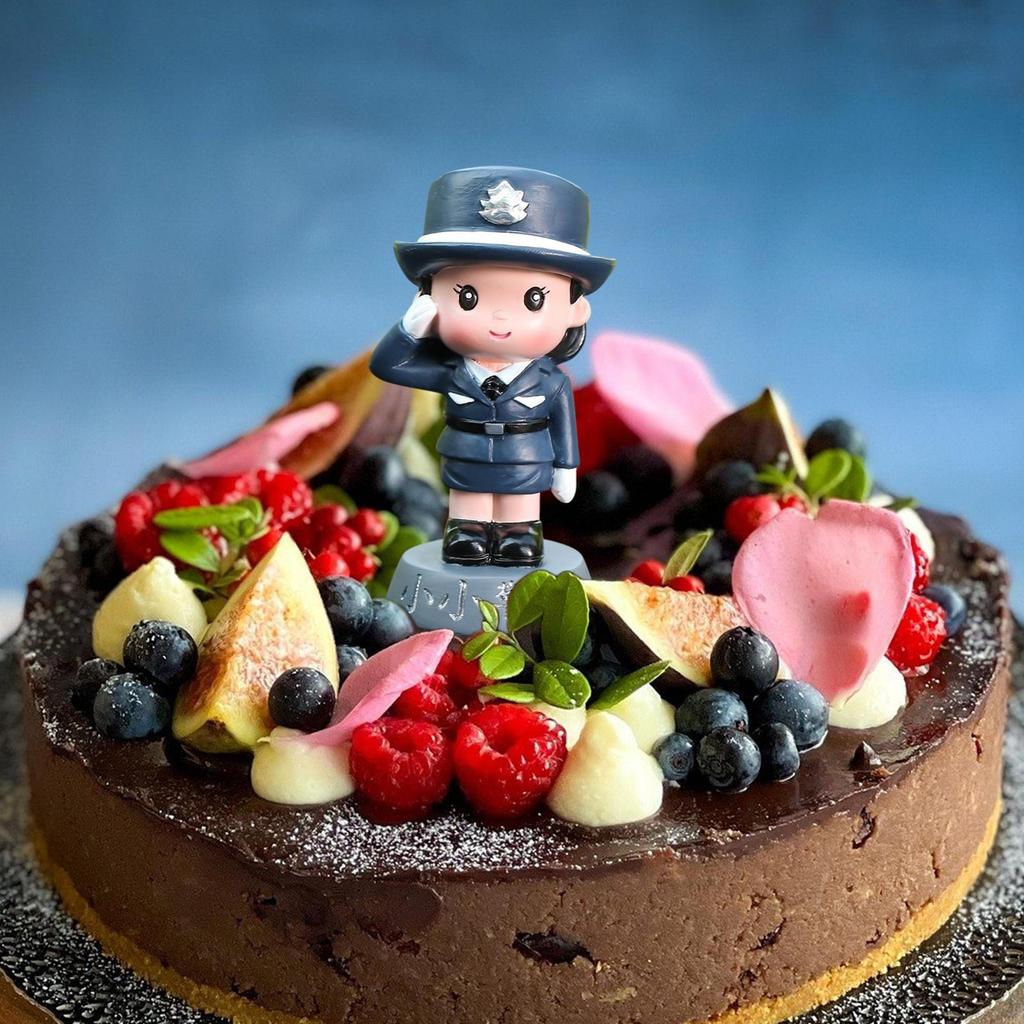 Police -class Statue Cake Topper Sweet Collection Resin Figure Tiny People Model for Sidewalk in The