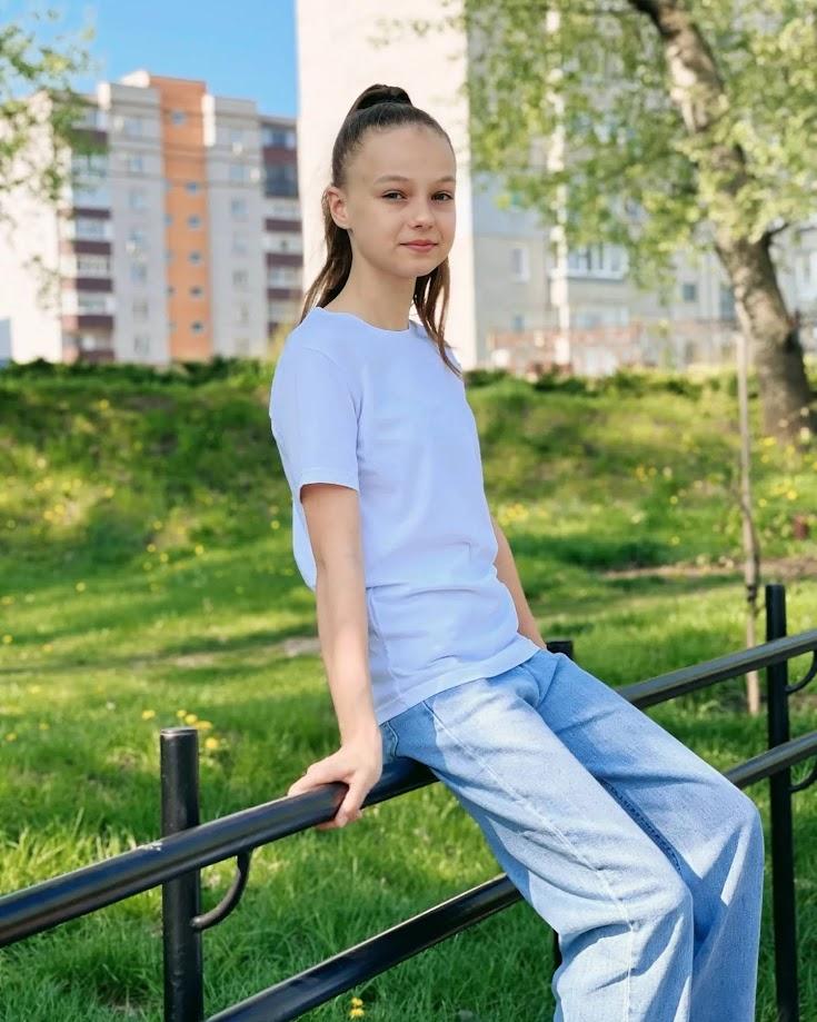 Casual White T-Shirt for Girls – Classic Design & Comfortable Wear, Summer, 6021-1-1 HC