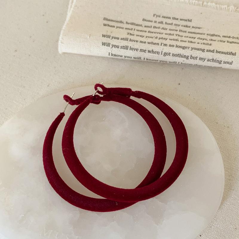 Autumn And Winter Wine Red Velvet Earrings Women'S Light Luxury Retro Elegant Fashion Trend Commuter Versatile Earrings