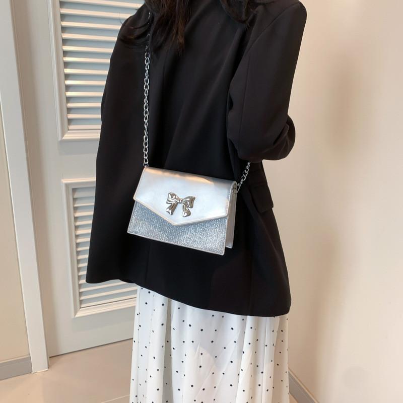 Modische Frühjahrs-Schmetterlingsknoten-Umhängetasche in eleganten Unifarben für einen trendigen Stil